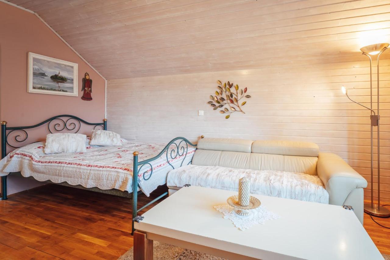 Apartma Borovc 모스트라나 외부 사진